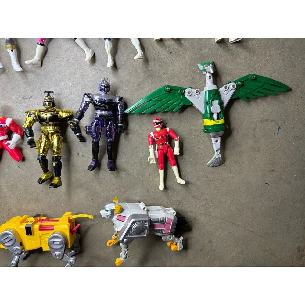 Lot Of 20 Assorted Power Ranger Figures Vintage and Modern